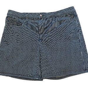 Vintage Y2K Lee railroad stripe denim jean short  mid rise jorts. Size 18